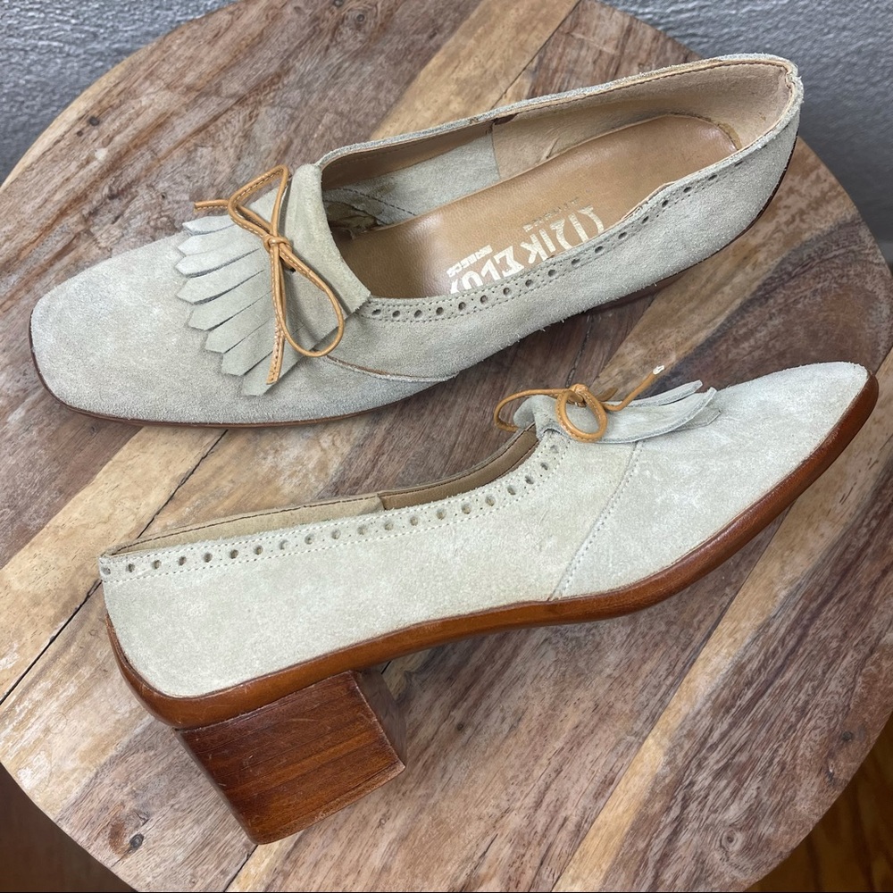 Vintage l 70s 7N Mikèlos Athens Suede Wood Block Preppy Tassel Fringe Bow Heels